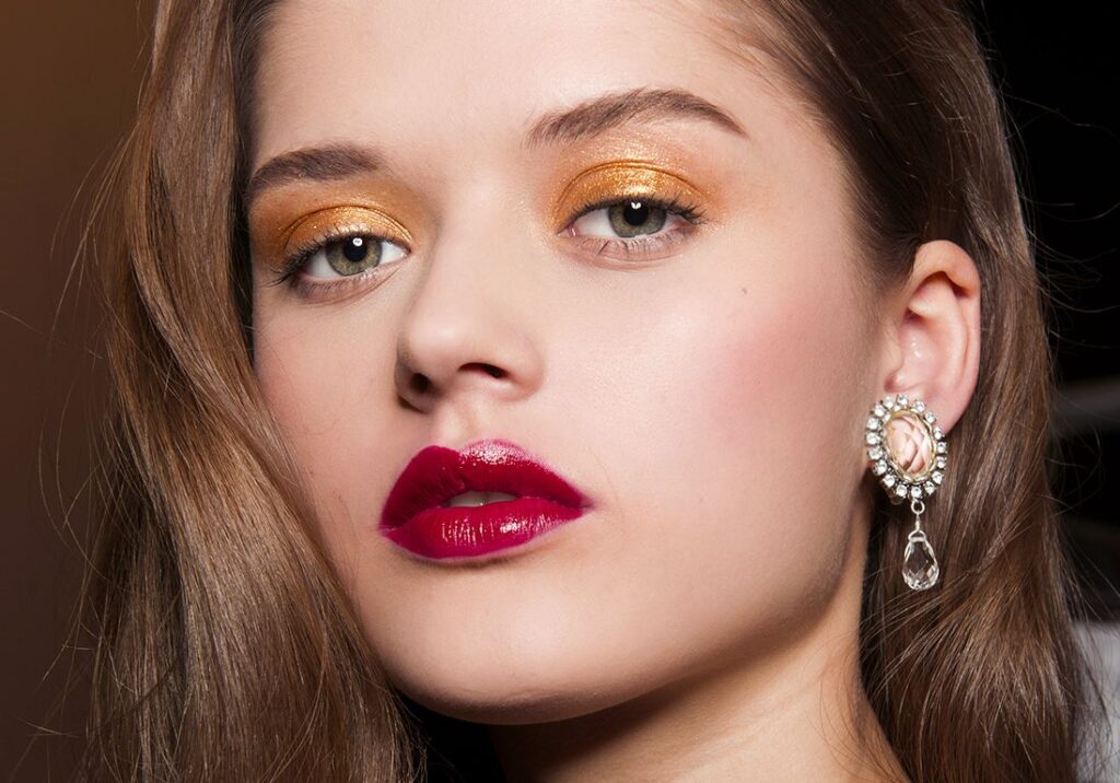 Coaching beauté : le maquillage le plus facile à réaliser pour les fêtes