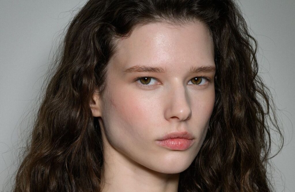 5 astuces faciles pour boucler ses cheveux sans chaleur