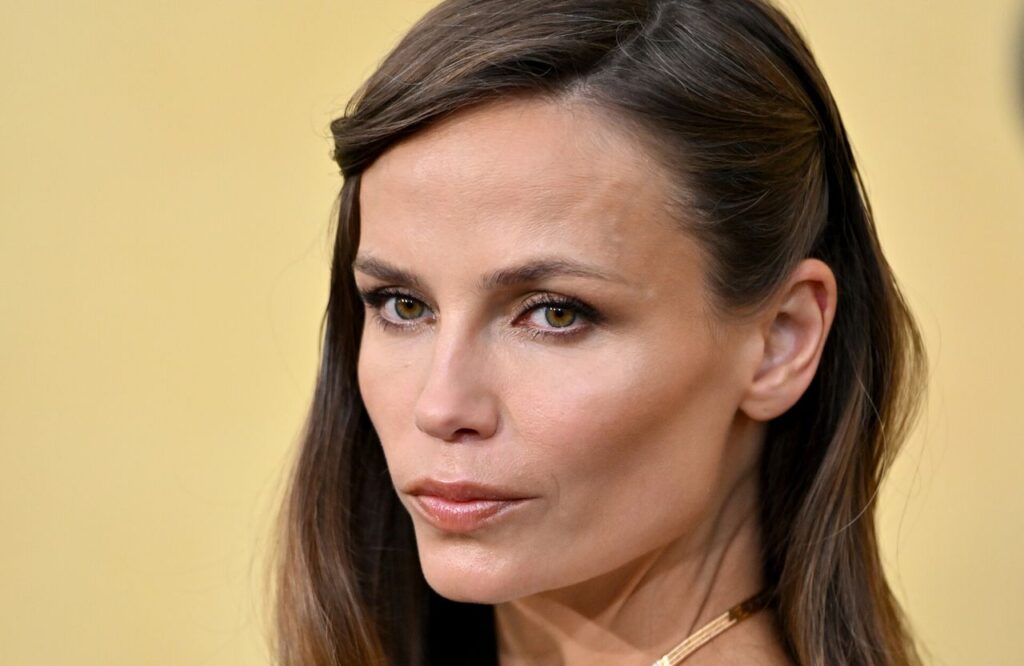 « Cat-eyes » Natasha Poly dévoile la technique derrière son maquillage signature