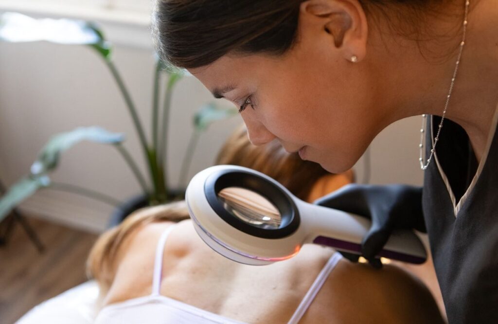 Dermatologue : pourquoi est-il si difficile de trouver un rendez-vous ?